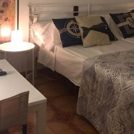 شقة Bed&Coffee - Habitacion En Vivienda Habitual سانتا بولا المظهر الخارجي الصورة