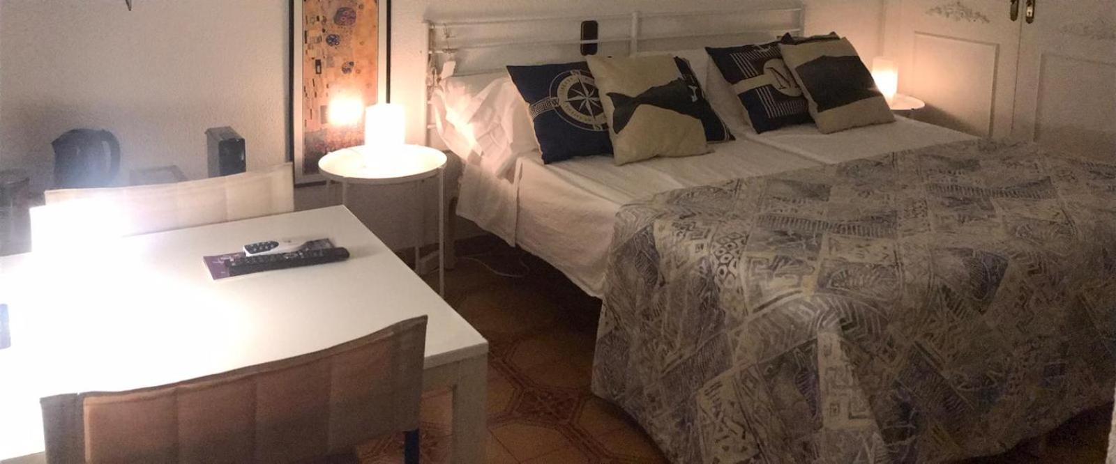 شقة Bed&Coffee - Habitacion En Vivienda Habitual سانتا بولا المظهر الخارجي الصورة