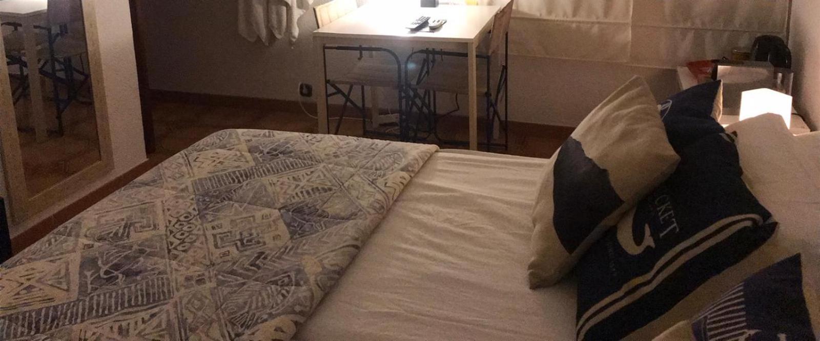 شقة Bed&Coffee - Habitacion En Vivienda Habitual سانتا بولا المظهر الخارجي الصورة